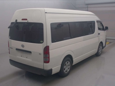 TOYOTA HIACE COMMUTER