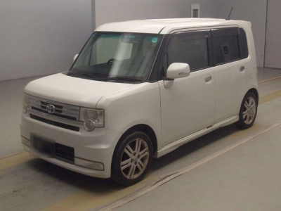 TOYOTA PIXIS SPACE