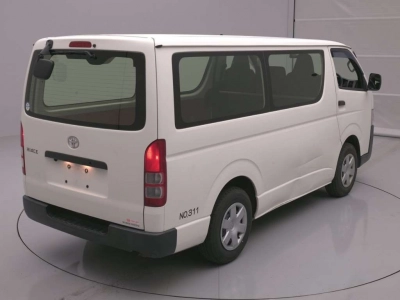TOYOTA HIACE VAN