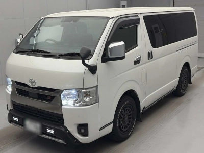 TOYOTA HIACE VAN