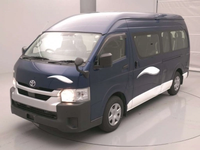 TOYOTA HIACE COMMUTER