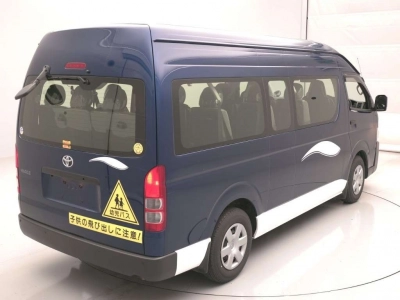 TOYOTA HIACE COMMUTER