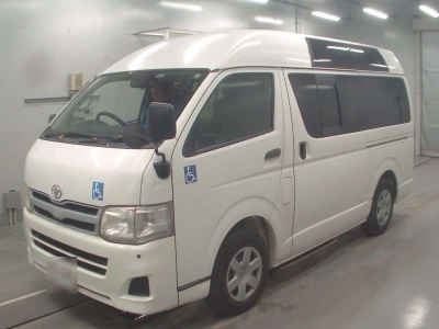 TOYOTA HIACE VAN
