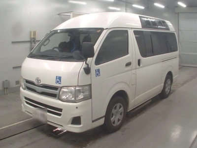 TOYOTA HIACE VAN