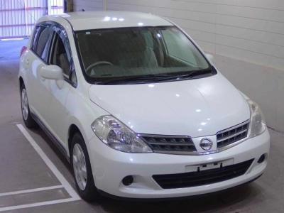 NISSAN TIIDA