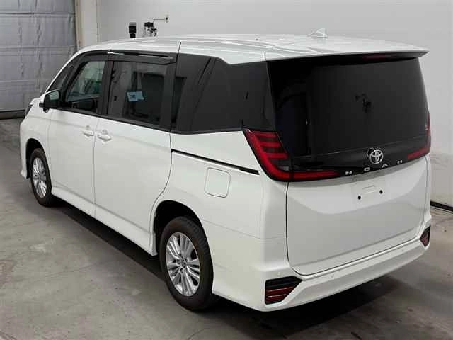 TOYOTA NOAH 2023 г., лот № 70002 на аукционах Японии, цены с доставкой