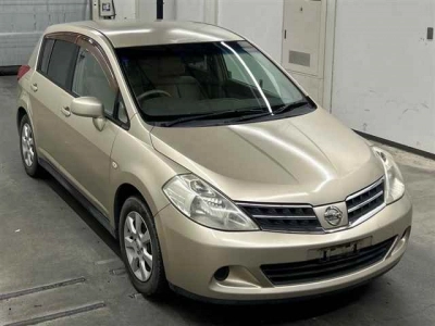 NISSAN TIIDA