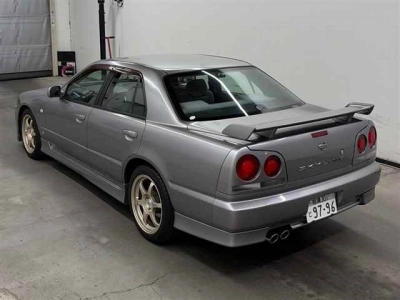 NISSAN SKYLINE
