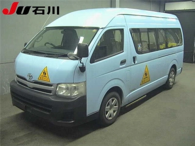 TOYOTA HIACE