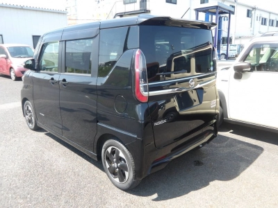 NISSAN ROOX