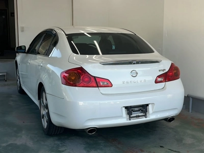 NISSAN SKYLINE