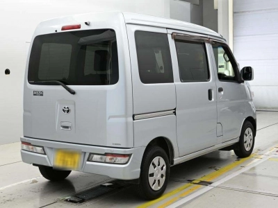 TOYOTA PIXIS VAN