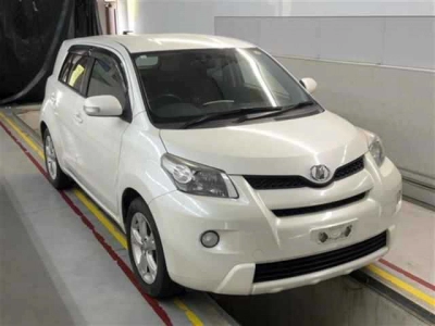 TOYOTA IST