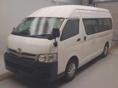 TOYOTA HIACE COMMUTER