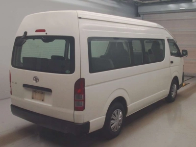 TOYOTA HIACE COMMUTER