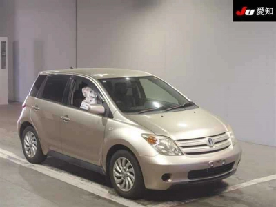 TOYOTA IST