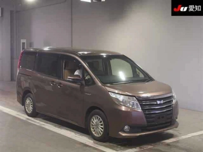 TOYOTA NOAH
