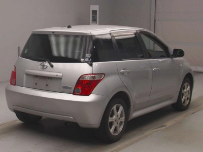 TOYOTA IST
