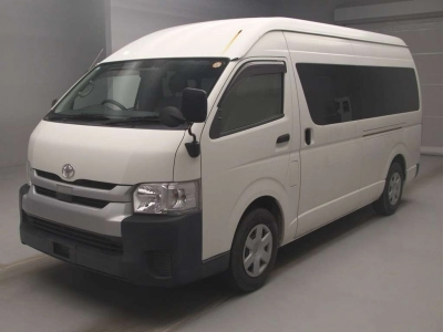 TOYOTA HIACE COMMUTER