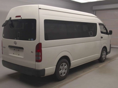 TOYOTA HIACE COMMUTER