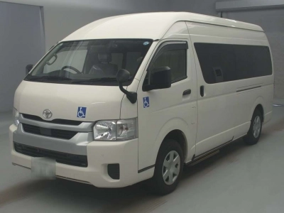 TOYOTA HIACE COMMUTER