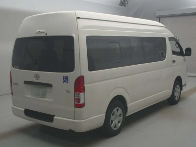 TOYOTA HIACE COMMUTER