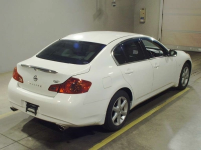 NISSAN SKYLINE