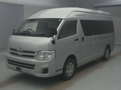 TOYOTA HIACE COMMUTER