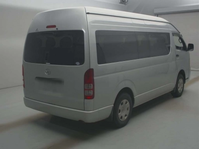 TOYOTA HIACE COMMUTER