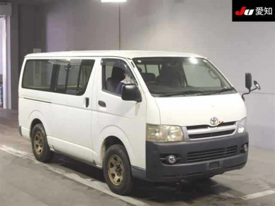 TOYOTA REGIUS VAN
