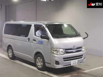 TOYOTA REGIUS VAN