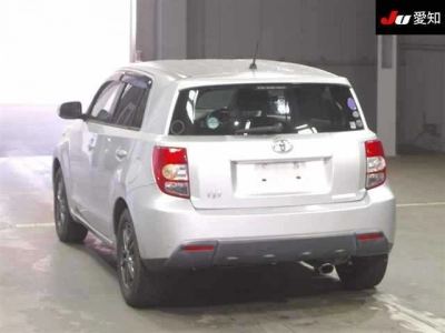 TOYOTA IST