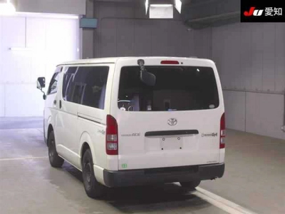 TOYOTA REGIUS VAN