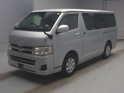 TOYOTA REGIUS VAN