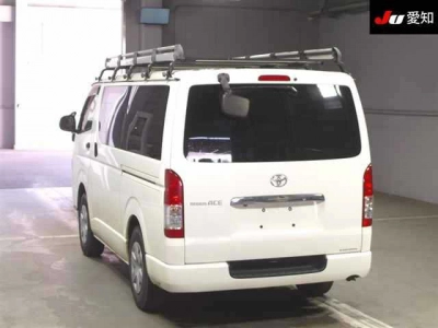 TOYOTA REGIUS VAN