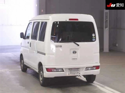 TOYOTA PIXIS VAN