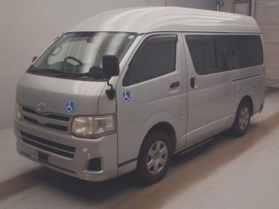 TOYOTA REGIUS VAN