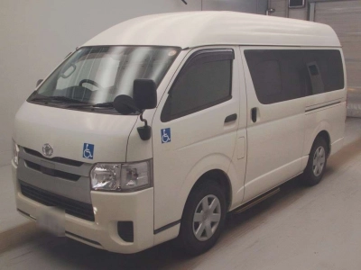 TOYOTA HIACE VAN