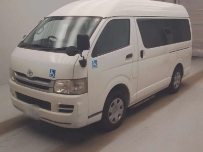 TOYOTA REGIUS VAN