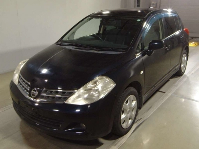 NISSAN TIIDA