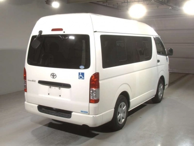 TOYOTA REGIUS VAN