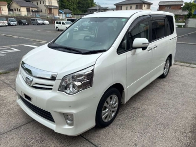 TOYOTA NOAH