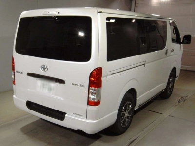 TOYOTA HIACE VAN