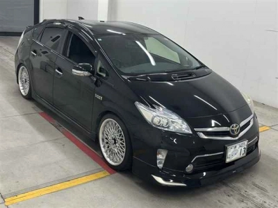 TOYOTA PRIUS PHV