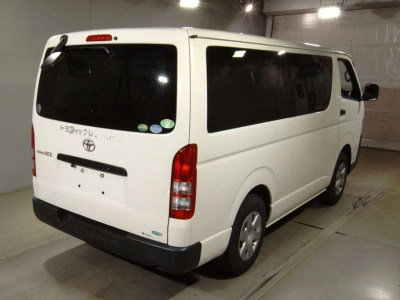 TOYOTA REGIUS VAN