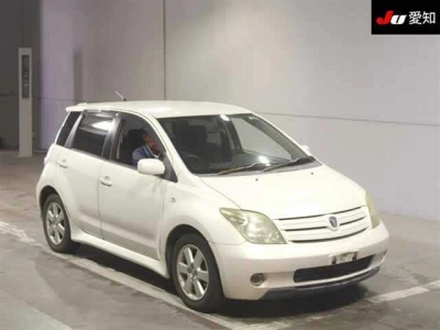 TOYOTA IST