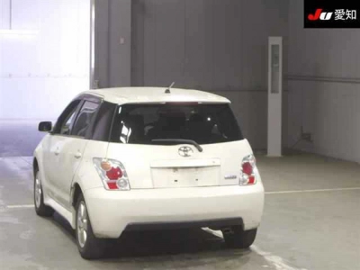 TOYOTA IST
