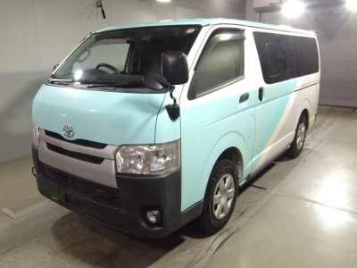 TOYOTA HIACE VAN