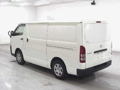 TOYOTA HIACE VAN