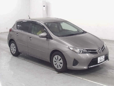TOYOTA AURIS
